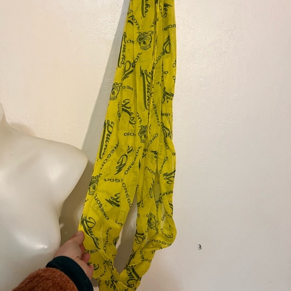 🌈 Go Ducks! Infinity lightweight scarf yellow with ducks logo University of Oreg - Picture 2 of 4